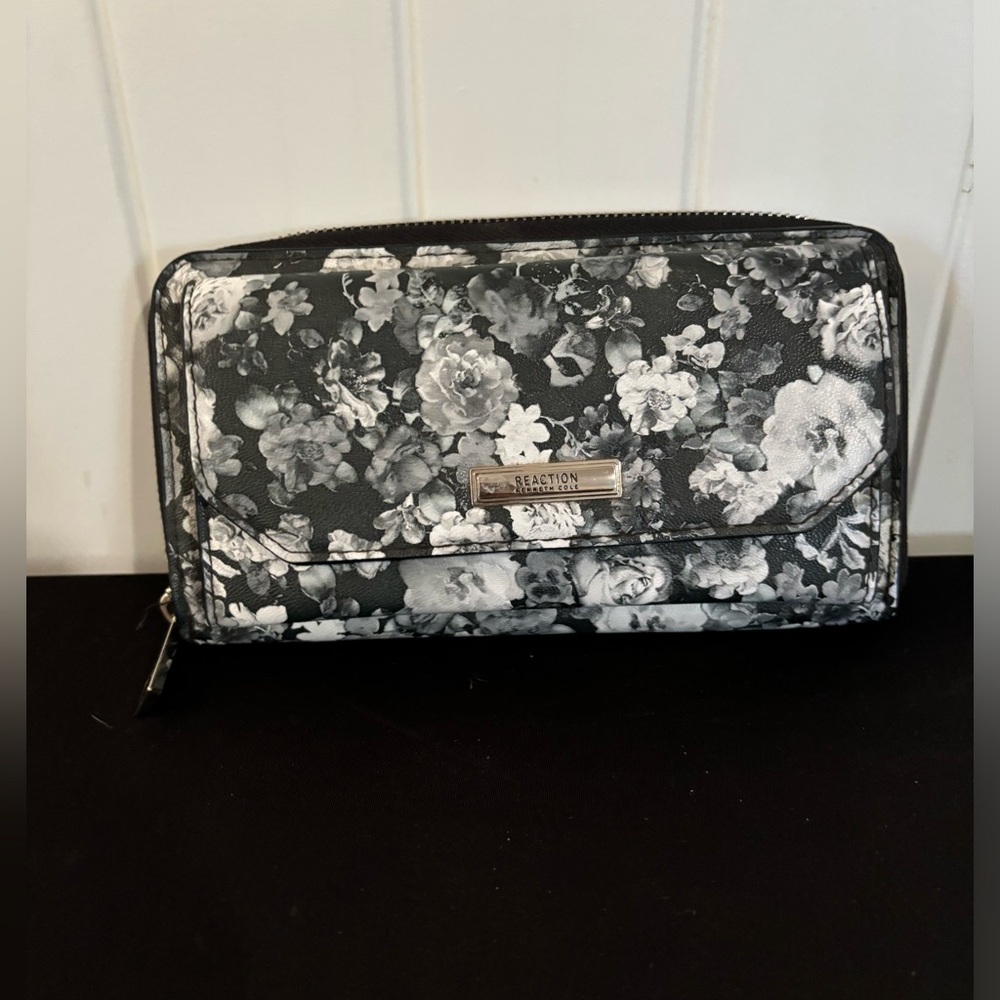 Reaction by Kenneth Cole wallet black and white floral
